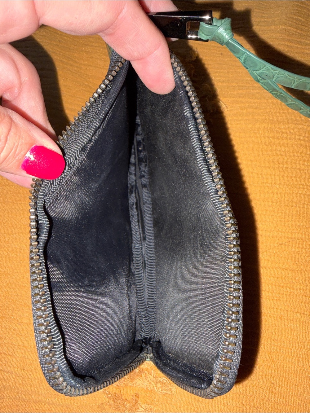 Bandolier like new green croc pouch. - Picture 3 of 5